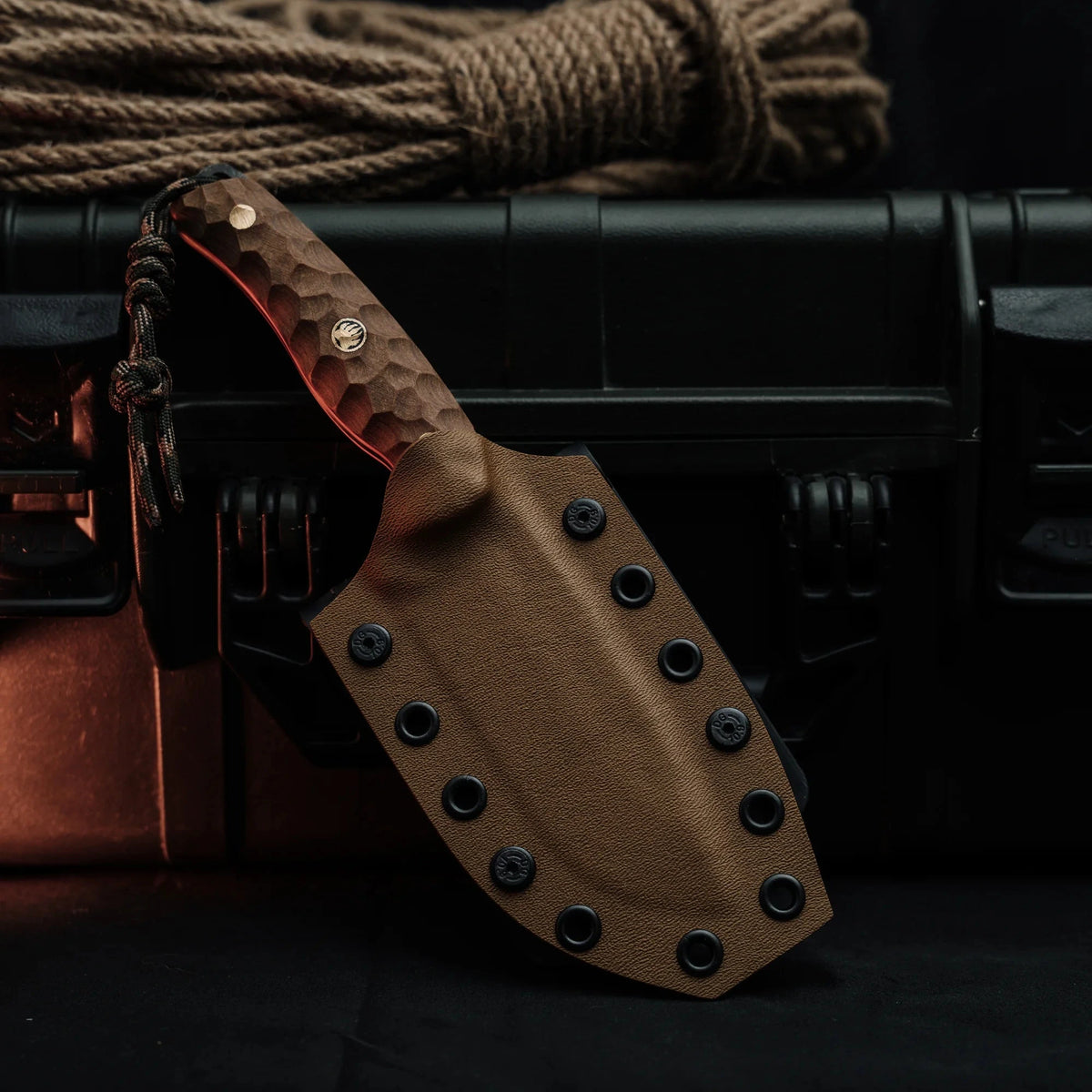 Andaç Falcon bıçağın coyote renkli kydex kılıfı ve kahverengi kompakt kabzası